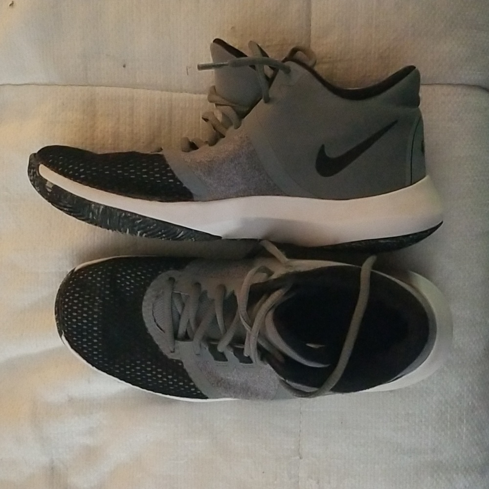 Nike Air precision II Mens basketball shoes. Size 8. Used for about a week